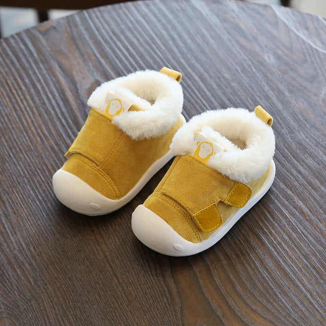 Winter slippers for toddlers – warm and non-slip velvet shoes