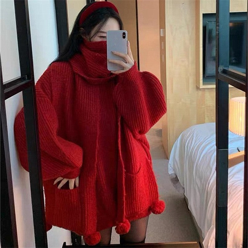 Stickad tröja med halsduk – varm och stilren vinterlook