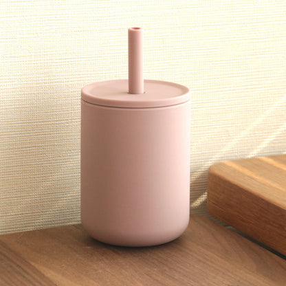 Spillfri Silikonkopp för Barn – 210 ml med Lock & Sugrör