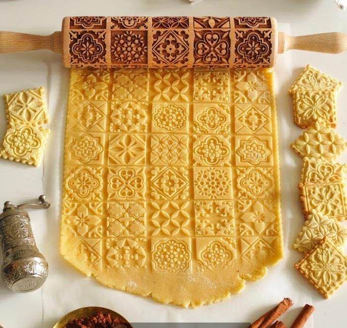 Julig Träkavel – Perfekt för Pepparkakor, Lussekatter och Julbak