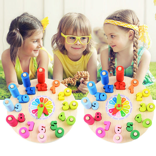 Pussel i trä med siffror och klocka