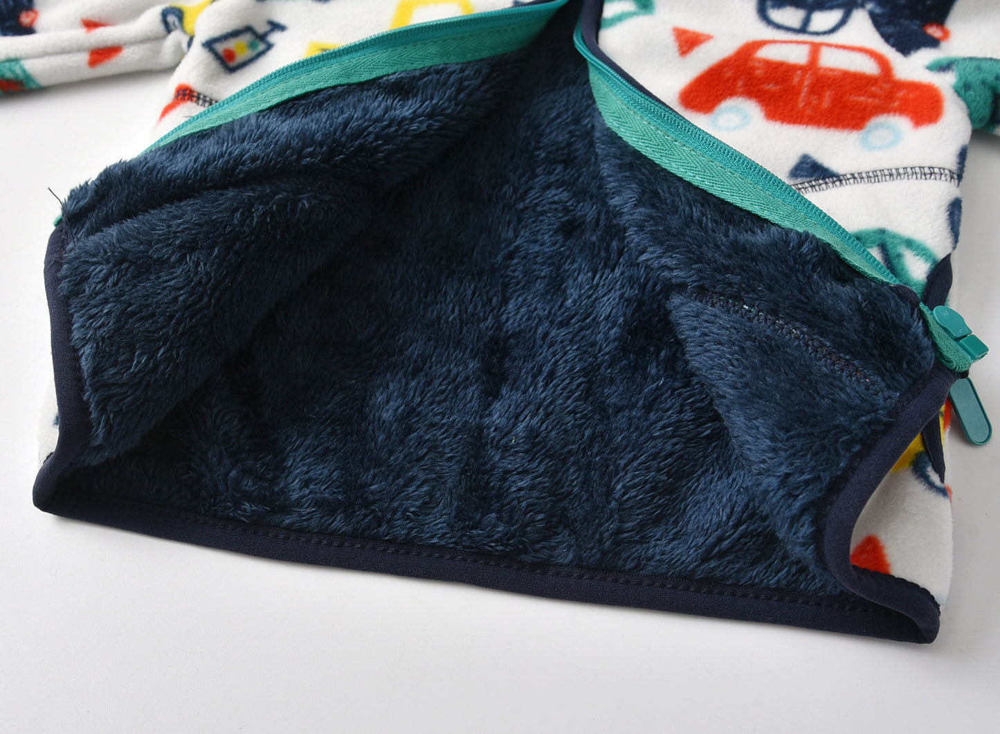 Vändbar Fleecejackaför pojkar med ståkrage – varm och mjuk för vintern