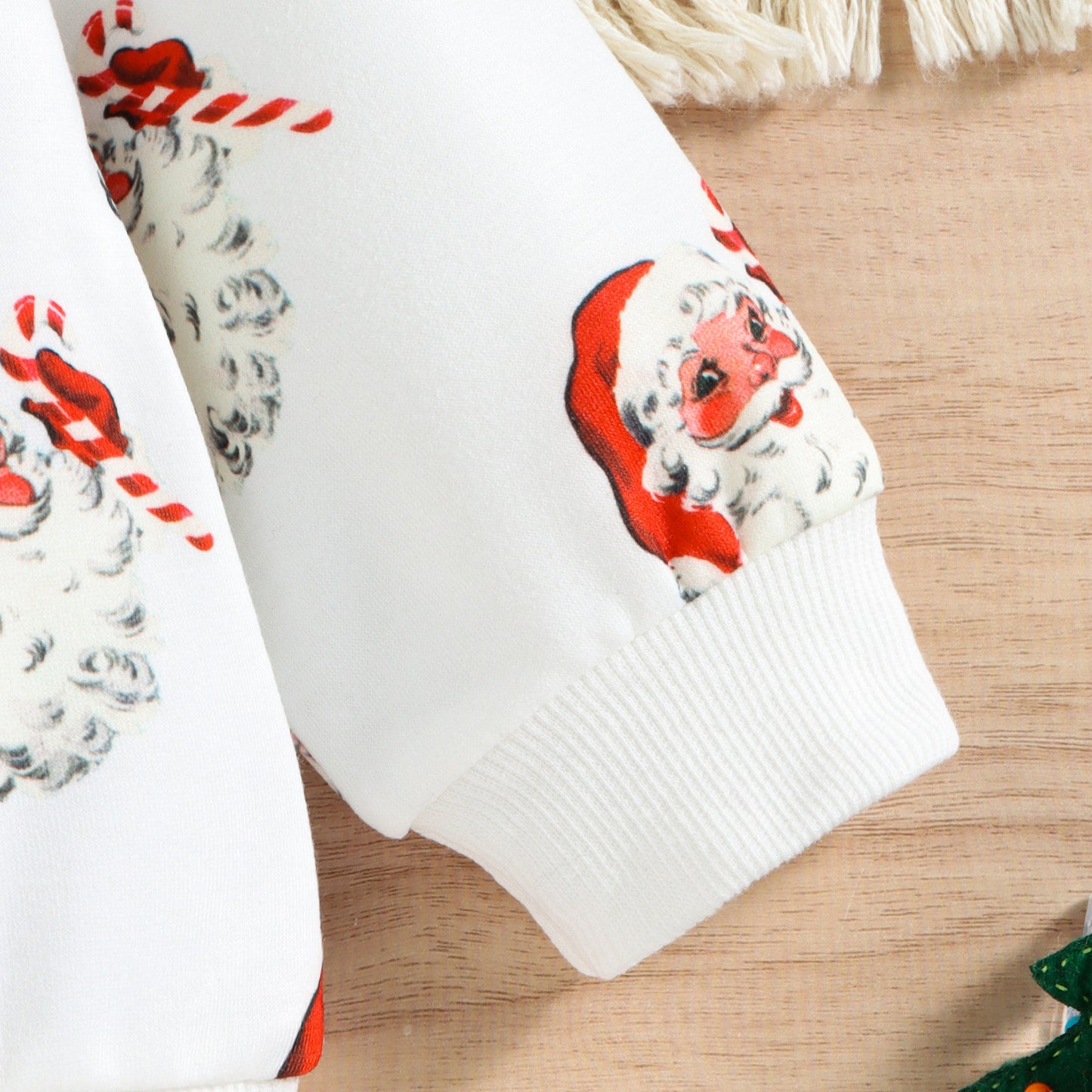 Stickad jultröja med tomtemotiv för barn