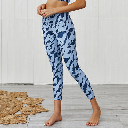Trendy yoga set in leopard print with perfect fit