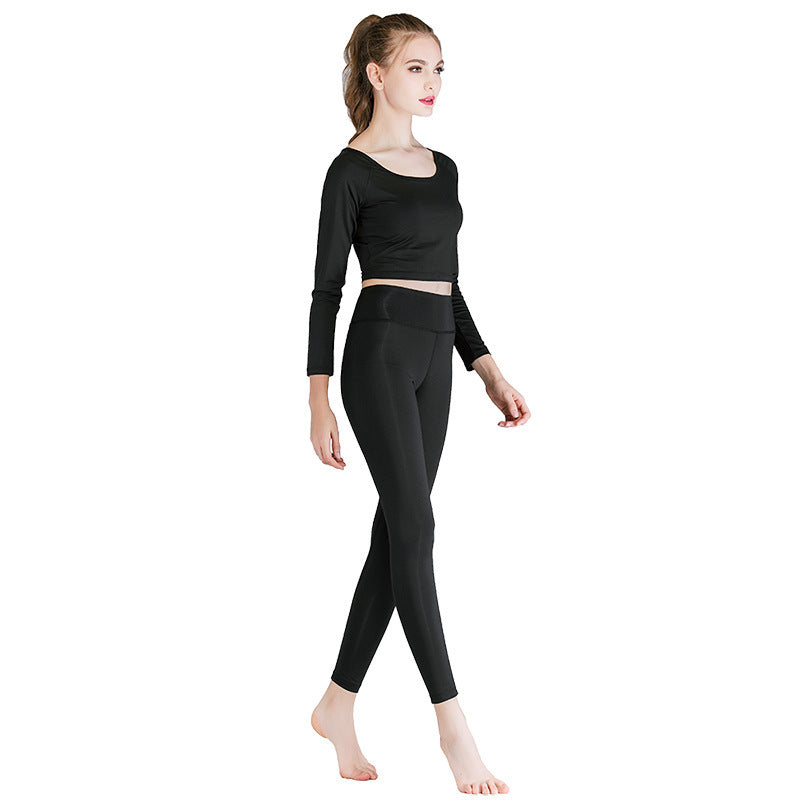 Yoga set with trendy print for women