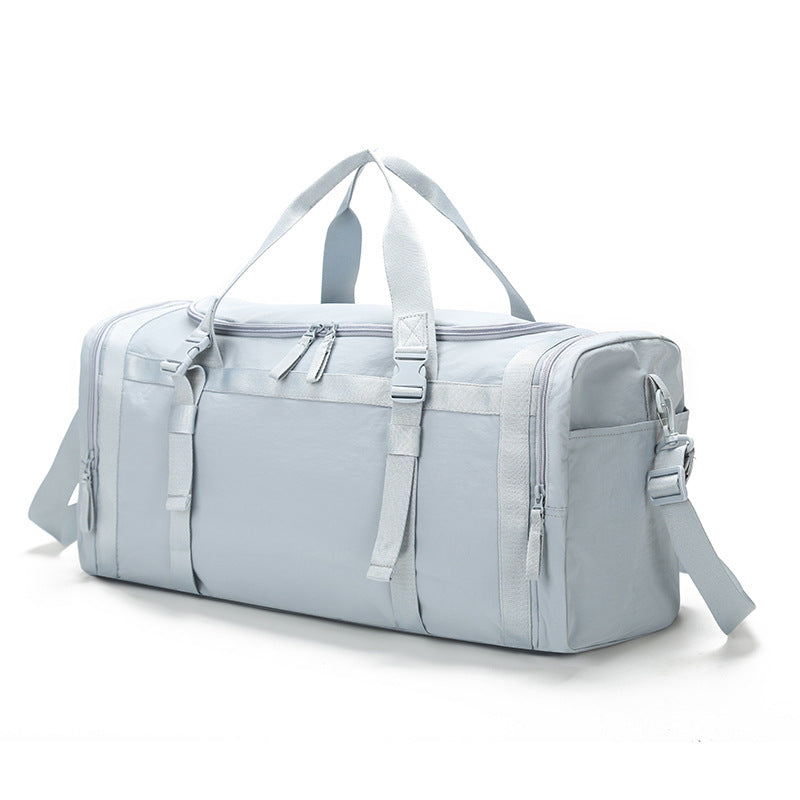 Sports bag for gym and training – shoulder and crossbody model 