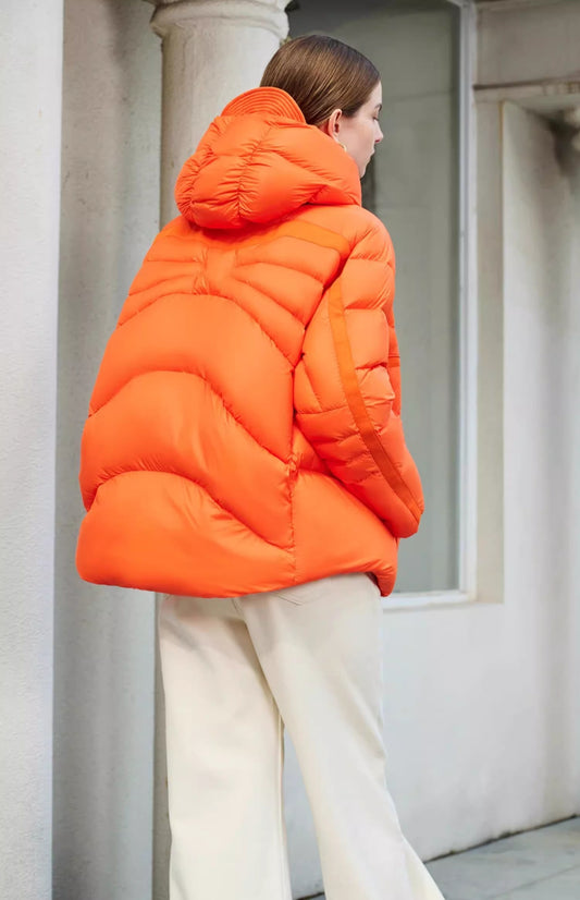 Dunjacka med huva, dragkedja och raka linjer