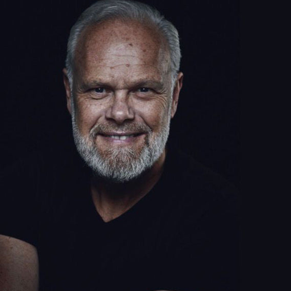 Ronny Kvist är idrottsfysiolog, författare och topprankad talare med över 33 års erfarenhet inom hälsa och coaching. 