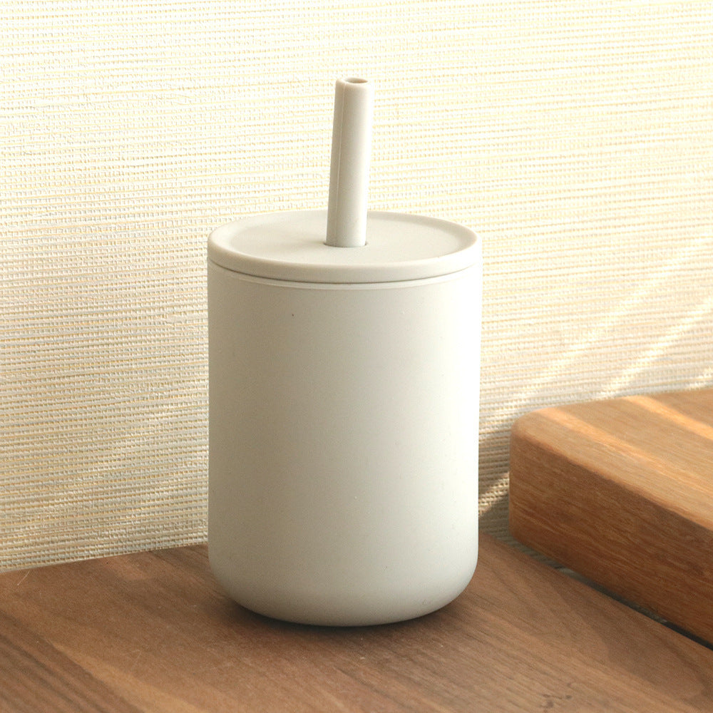 Spillfri Silikonkopp för Barn – 210 ml med Lock & Sugrör