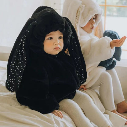 Barnoverall och jacka i kaninplysch – mjuk, varm och oemotståndligt söt