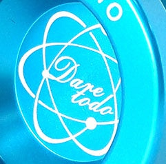 Yoyo i metall – färgstark leksaksboll för barn och ungdomar