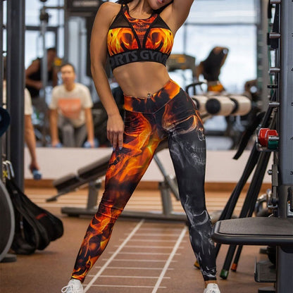 Trendigt yogaset med flame print. Stretchigt och snabbtorkande material