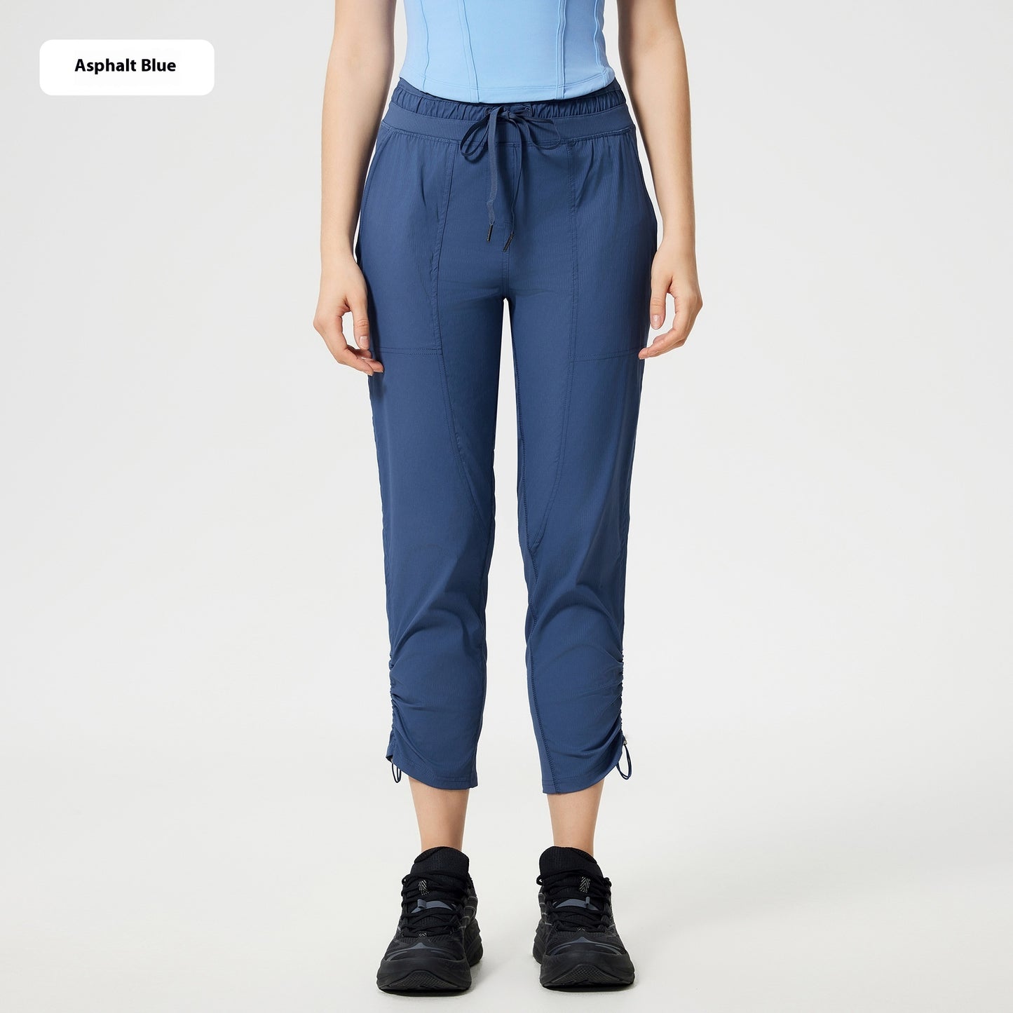 Lätta och svala träningsbyxor i cropped modell