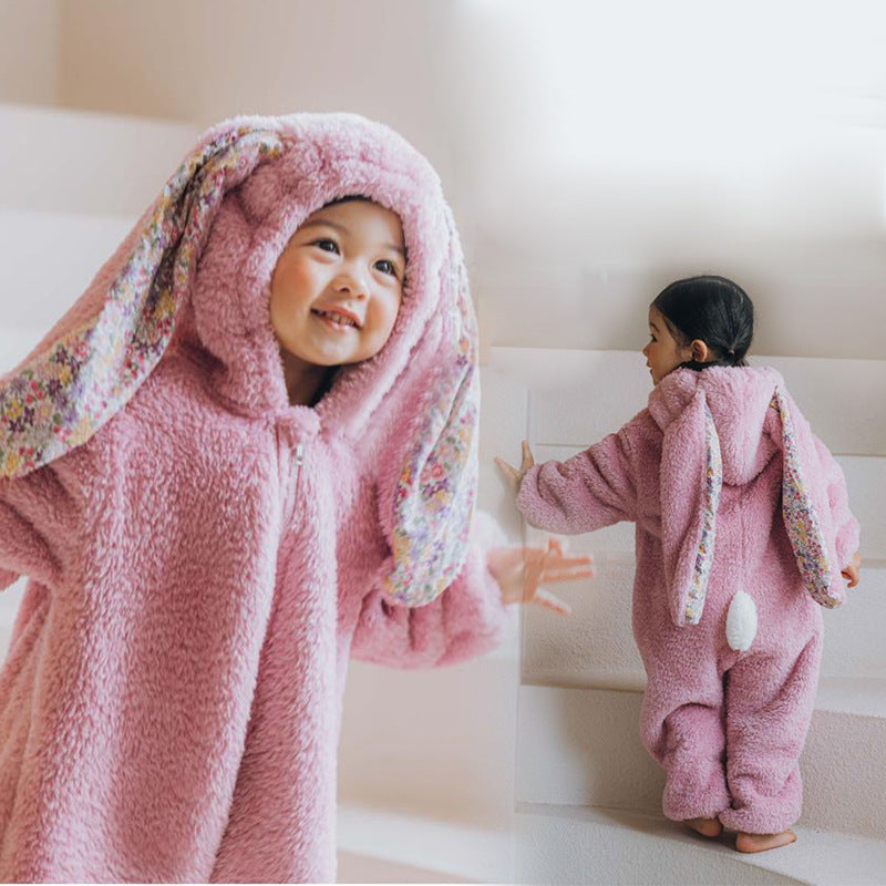 Barnoverall och jacka i kaninplysch – mjuk, varm och oemotståndligt söt