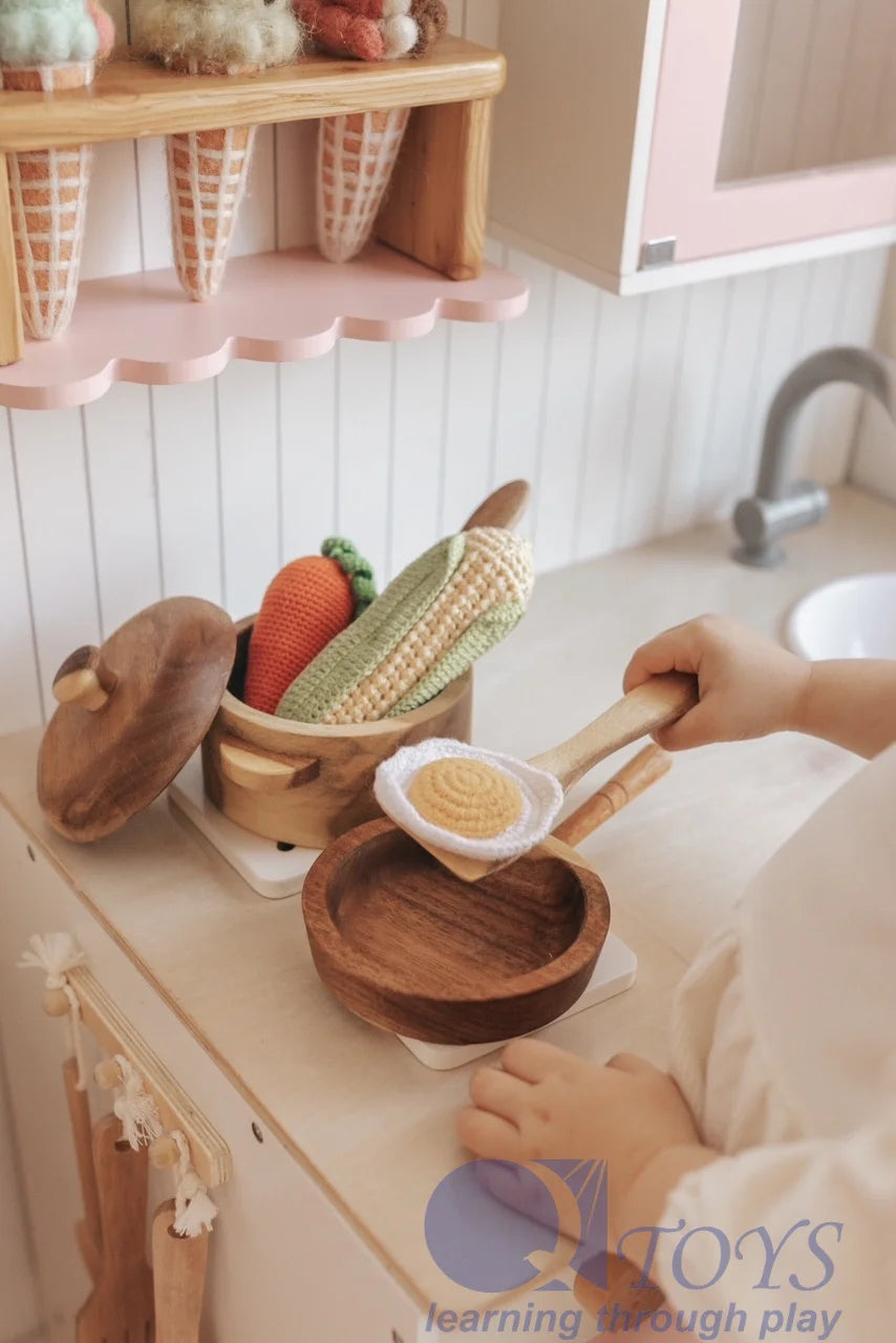 QToys Australia (USA) MAHOGANY PAN &amp; POT SET