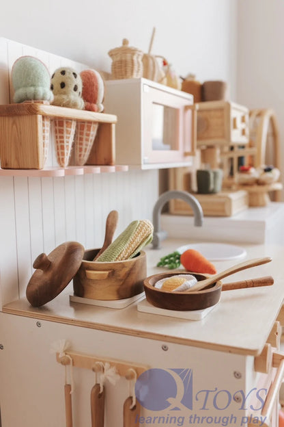 QToys Australia (USA) MAHOGANY PAN &amp; POT SET