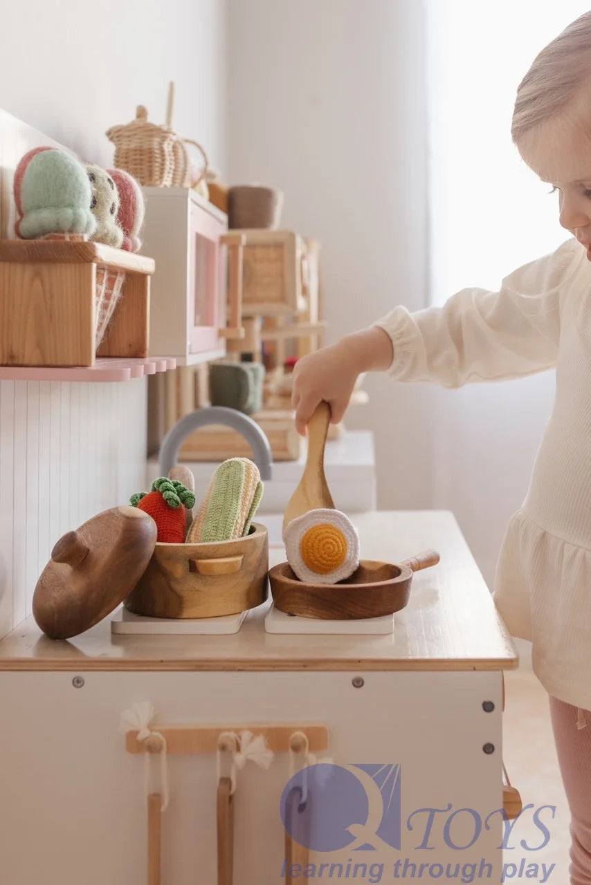 QToys Australia (USA) MAHOGANY PAN &amp; POT SET
