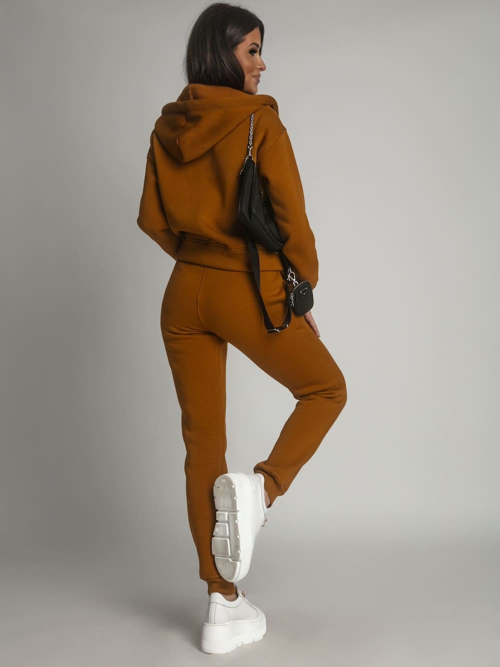 Varmt träningsset med dragkedja för kvinnor – mörk karamell