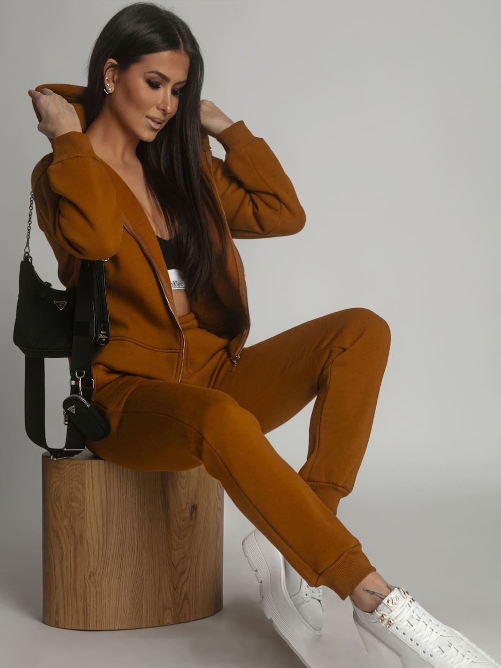 Varmt träningsset med dragkedja för kvinnor – mörk karamell